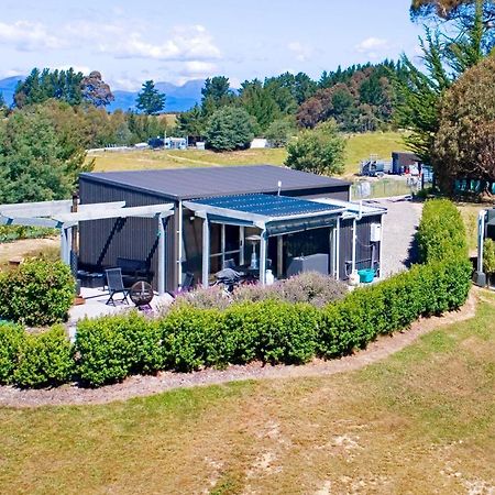 The Shed With A View Apartment Mahana Bagian luar foto