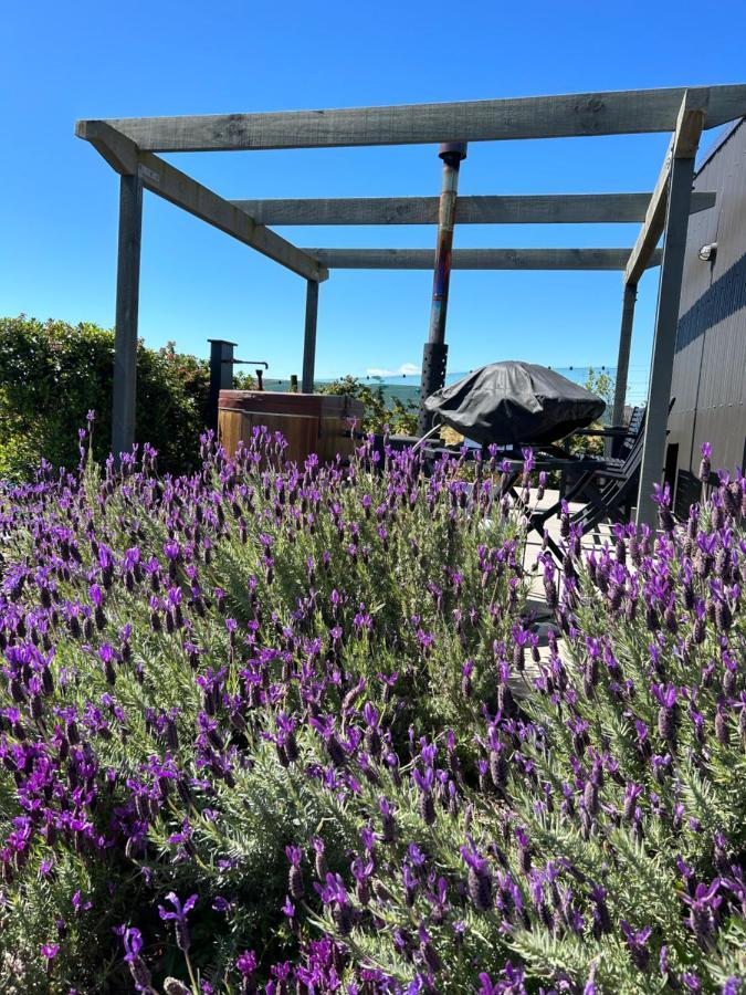 The Shed With A View Apartment Mahana Bagian luar foto