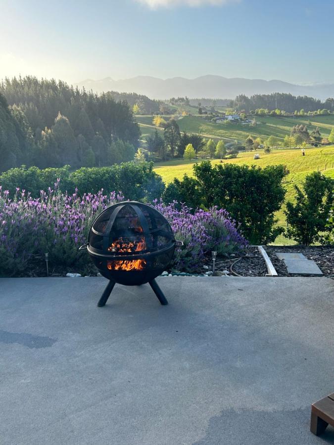The Shed With A View Apartment Mahana Bagian luar foto