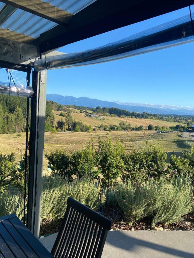 The Shed With A View Apartment Mahana Bagian luar foto