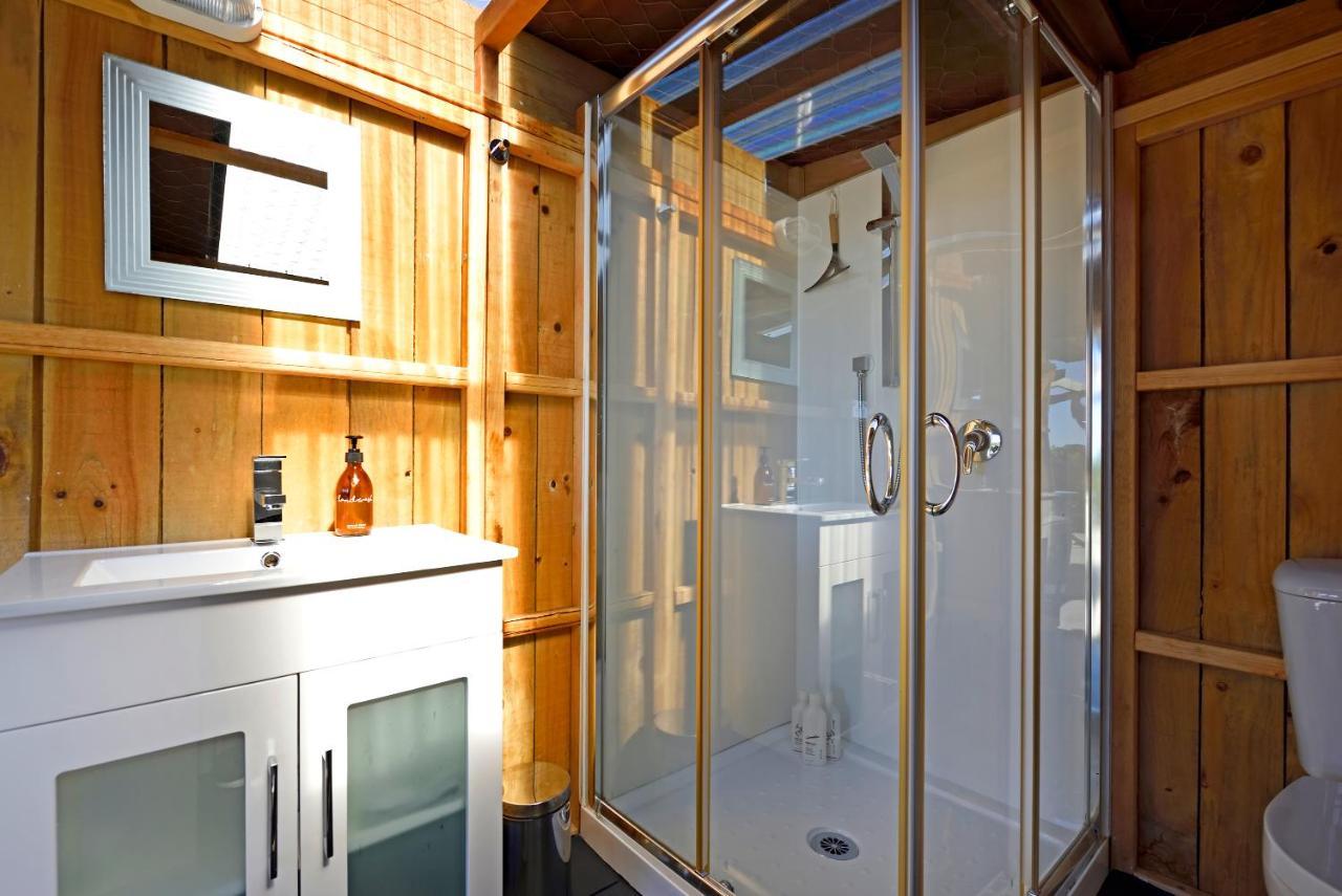 The Shed With A View Apartment Mahana Bagian luar foto