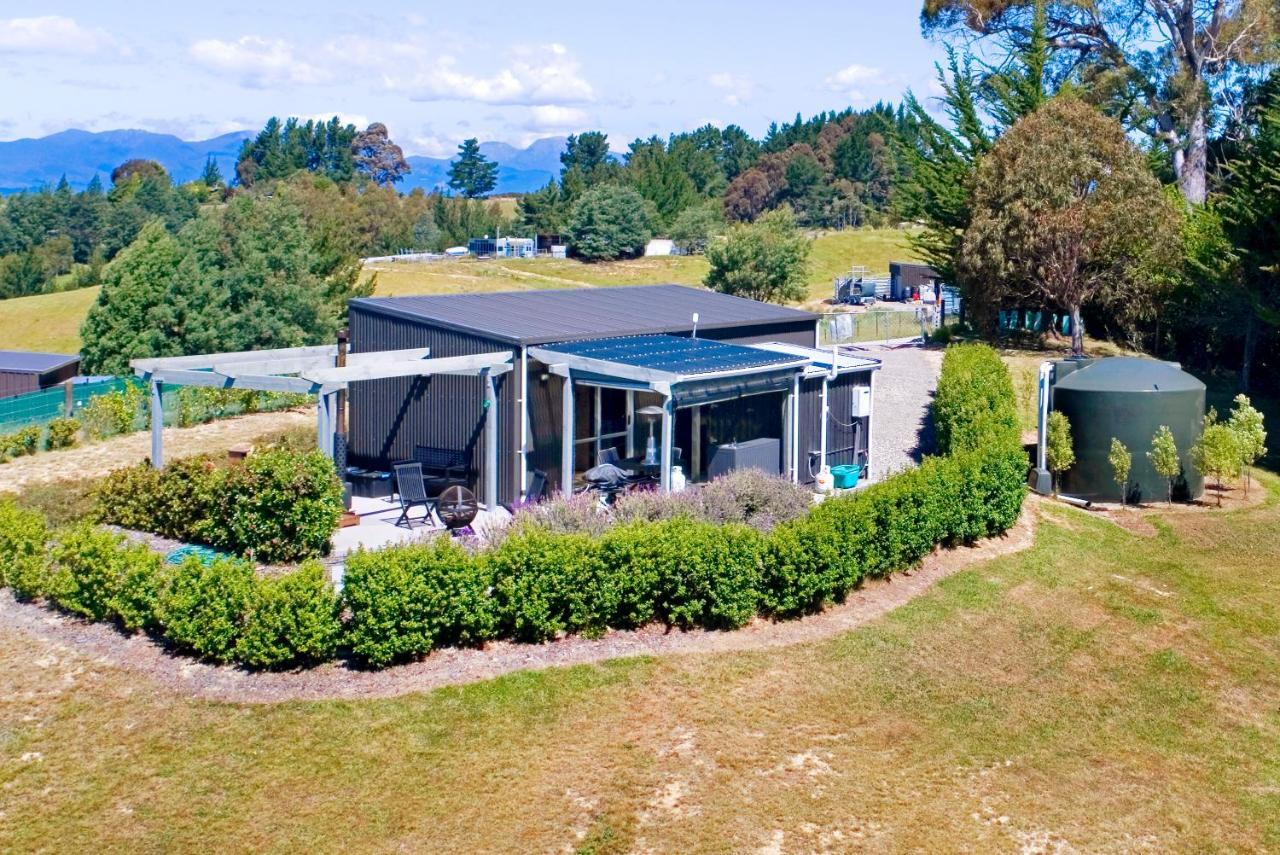 The Shed With A View Apartment Mahana Bagian luar foto