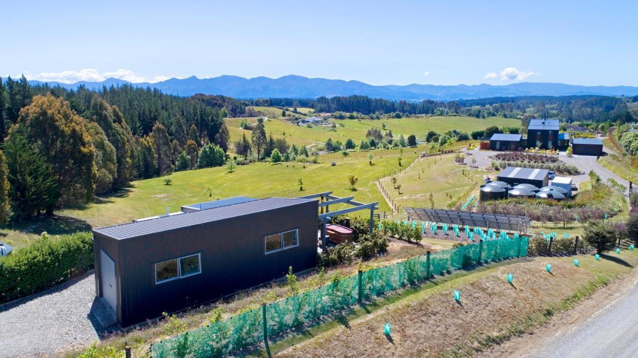 The Shed With A View Apartment Mahana Bagian luar foto